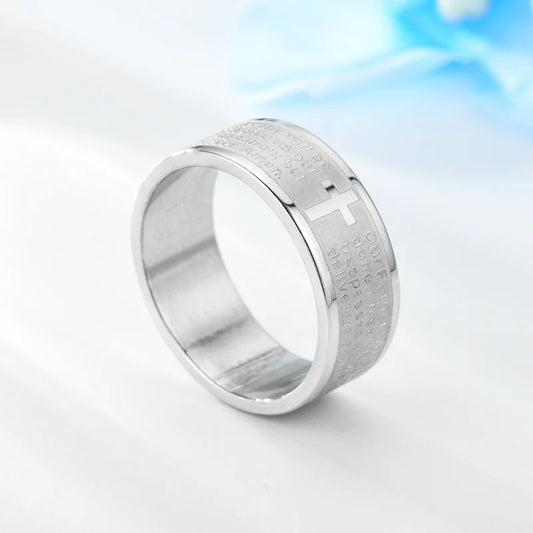 <h2>Anel Cristão em Titânio 8mm – Cruz da Bíblia com Inscrição em Inglês para Homens e Mulheres</h2>