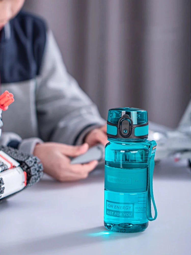 <h2>Uzspace Garrafas de Água Esportivas – Portáteis, BPA Free, 350ml e 500ml para Crianças e Casais</h2>