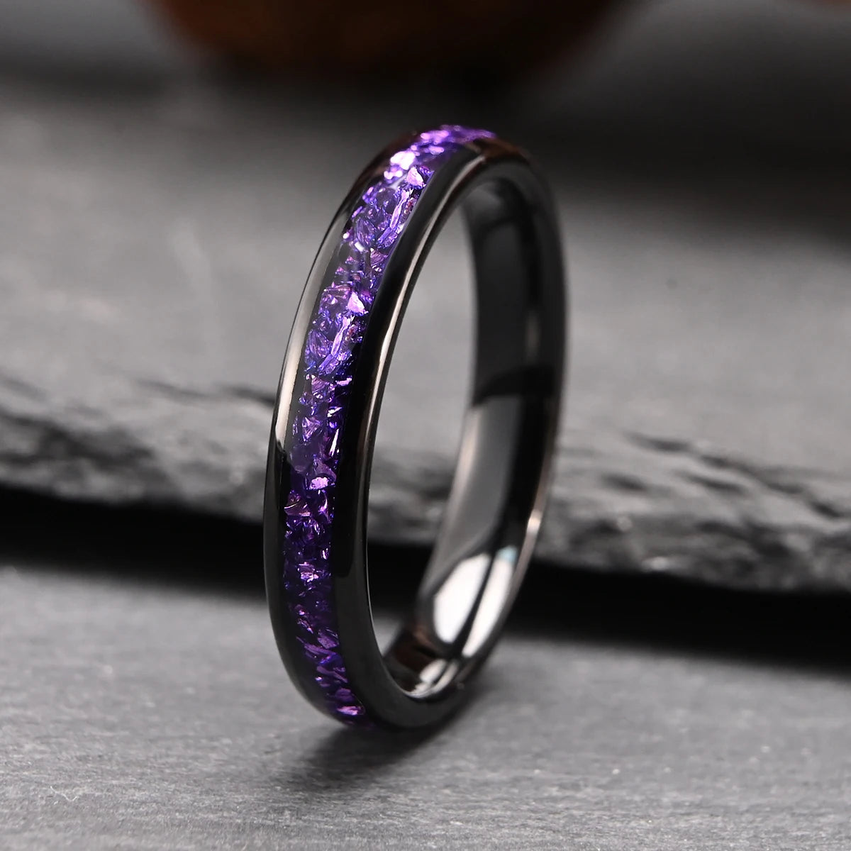 <h2>Anel de Carboneto de Tungstênio com Ametista – 6mm e 8mm, Ideal para Casamento, Noivado e Presente</h2>