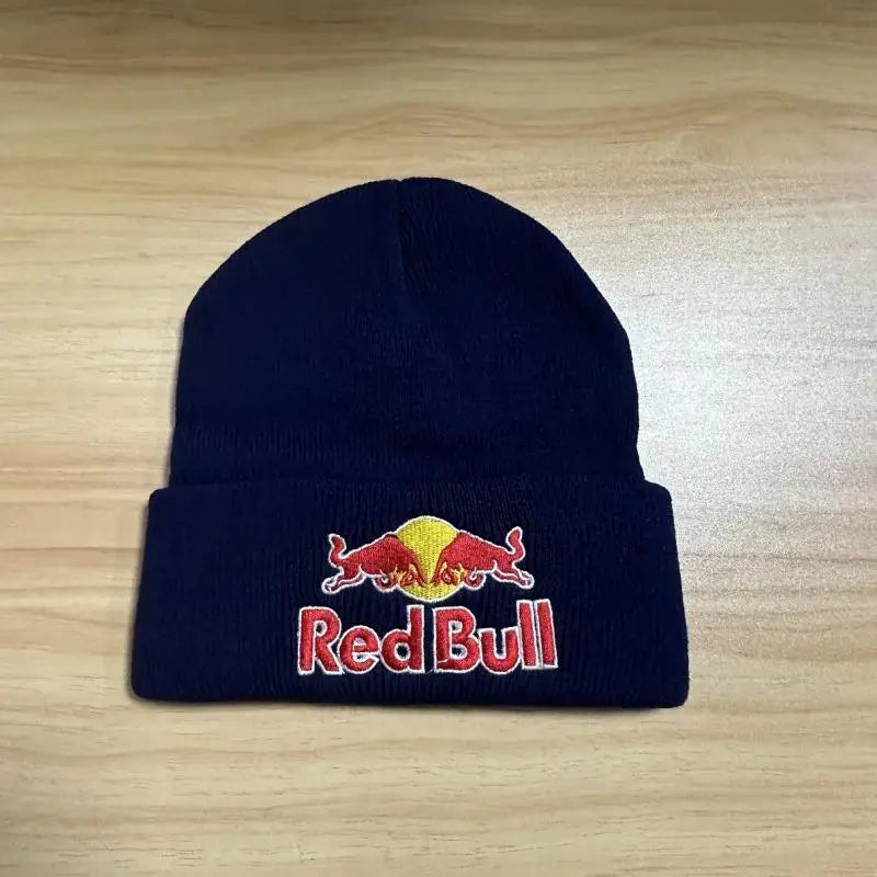 <h2>Gorro Unissex Red Bull – Boné de Malha Casual e Quente para o Inverno com 6 Cores Disponíveis</h2>